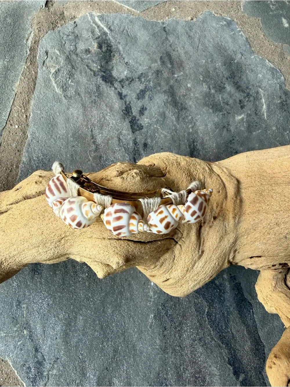 New🌟Free People Handmade Shell Barrette in White & Brown